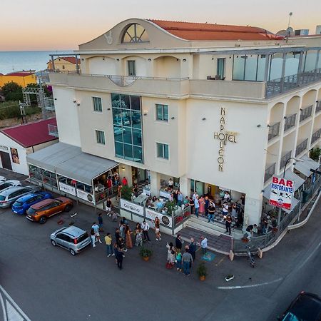 拿破仑酒店 Torre Melissa 外观 照片