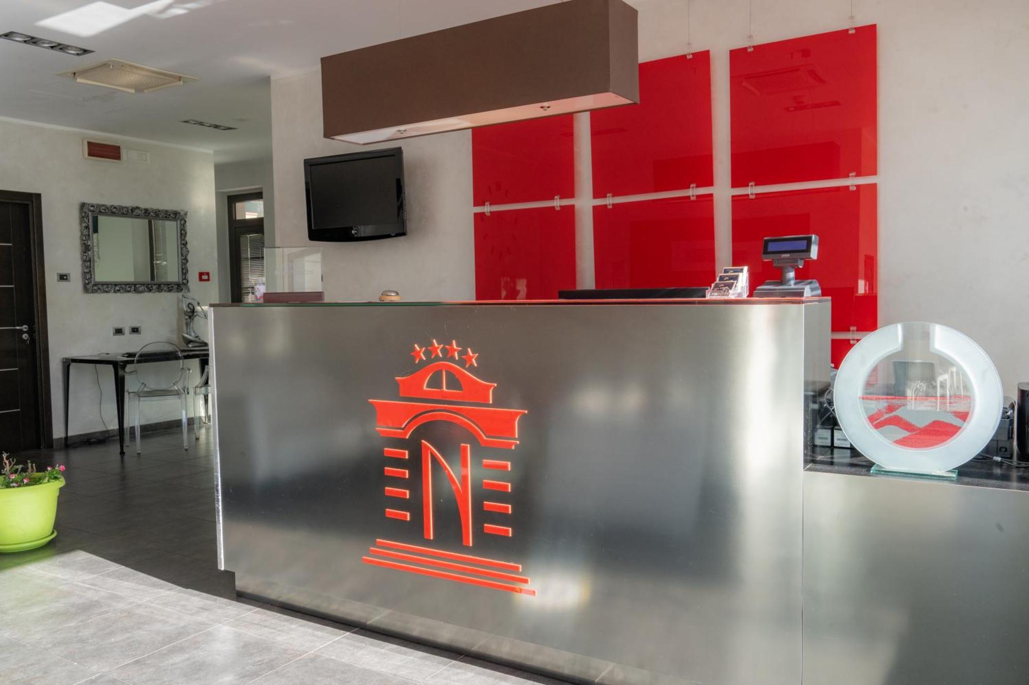 拿破仑酒店 Torre Melissa 外观 照片