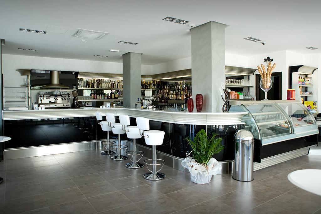 拿破仑酒店 Torre Melissa 外观 照片